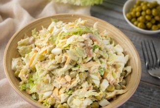 Салат с тунцом.