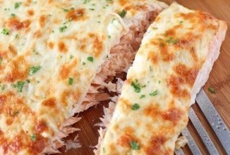 ЛОСОСЬ, ЗАПЕЧЁННЫЙ С СЫРОМ