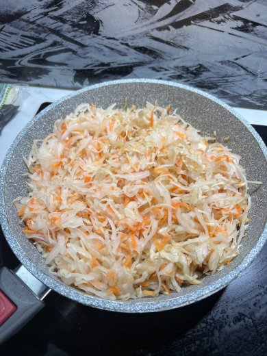 Лаваш с капустой и сосисками - Шаг 1