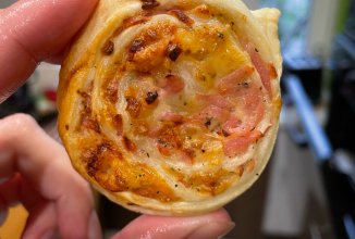 Слойки с сыром и колбасой