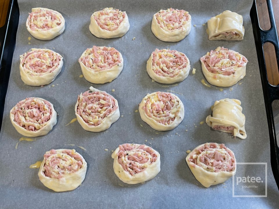 Слойки с сыром и колбасой - Шаг 1