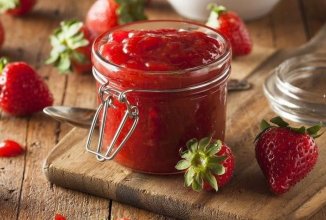 Густой и вкусный клубничный джем.