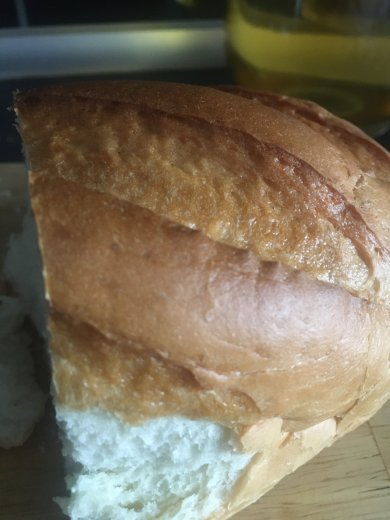 Бутерброд с маслом и огурцами - Шаг 1