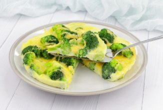 Омлет с брокколи