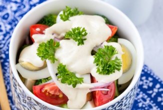 Салат из брокколи с яйцом и помидорами 🥗