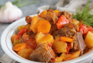 Рагу из тушеной голяшки