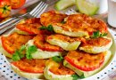 Кабачки, запечённые с помидорами, сметаной и сыром