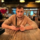 Роман Гидов