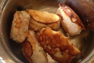 Куриные рулеты с сыром, чесноком и укропом