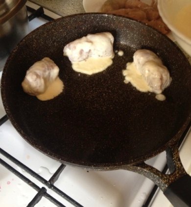 Куриные рулеты с сыром, чесноком и укропом - Шаг 6