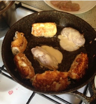 Куриные рулеты с сыром, чесноком и укропом - Шаг 7