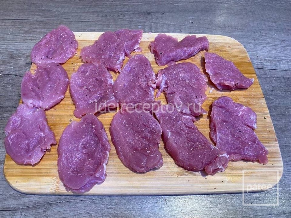 Медальоны из свиной вырезки с грибным соусом на сковороде 🥩 - Шаг 3