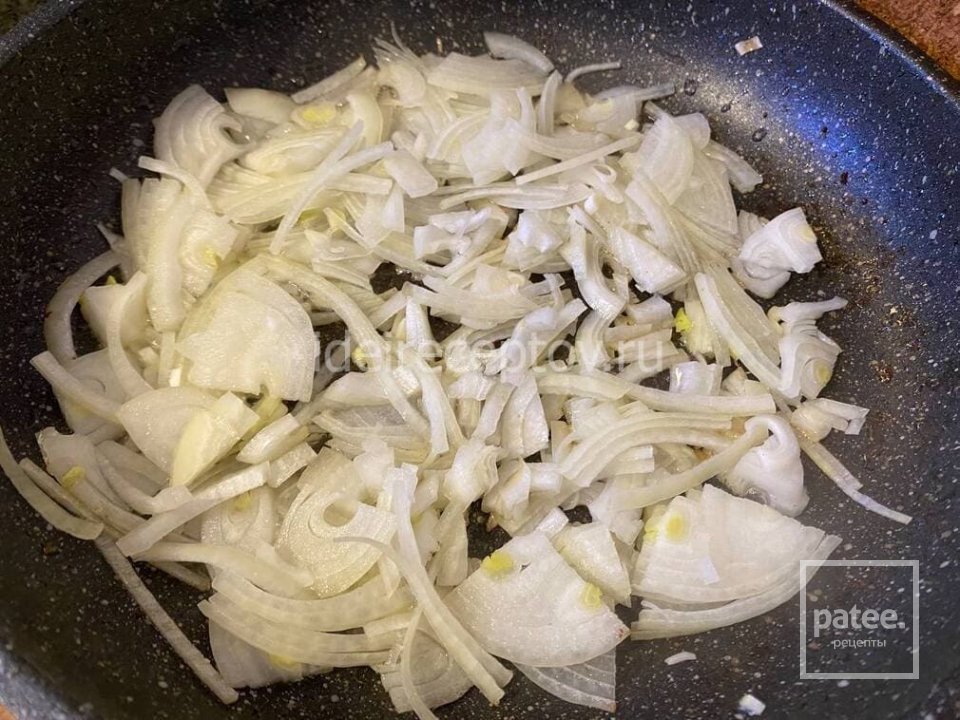Медальоны из свиной вырезки с грибным соусом на сковороде 🥩 - Шаг 7
