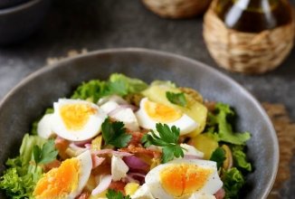Салат с беконом, брынзой, картофелем и оливками 🥗