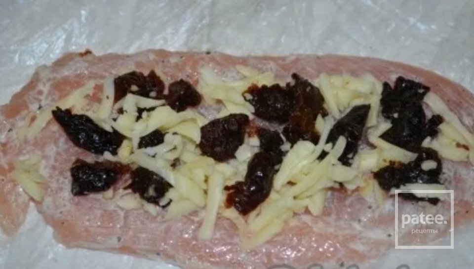 Рулет из куриного филе с черносливом в духовке - Шаг 1