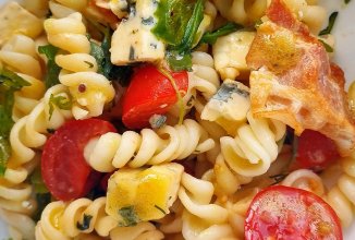 Салат с голубым сыром