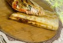 Хрустящая шаурма с настоящим соусом из шаурмичной.
