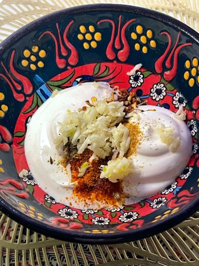 Хрустящая шаурма с настоящим соусом из шаурмичной. - Шаг 7