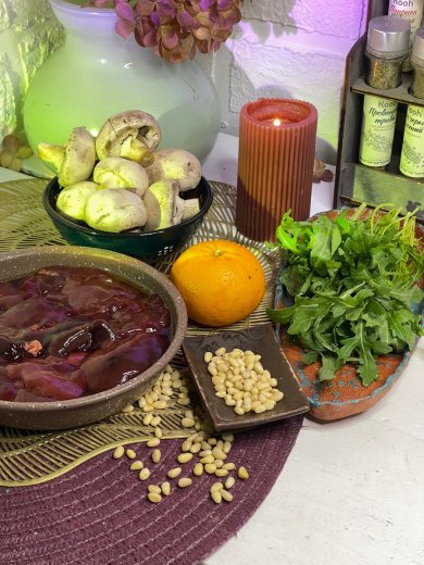 Любимый салат с печенью и мандарином из ресторана. Неожиданное сочетание, супер вкус! - Шаг 1