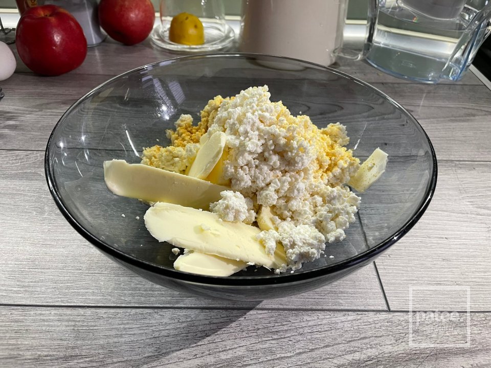 Яблочный пирог на творожном тесте - Шаг 1