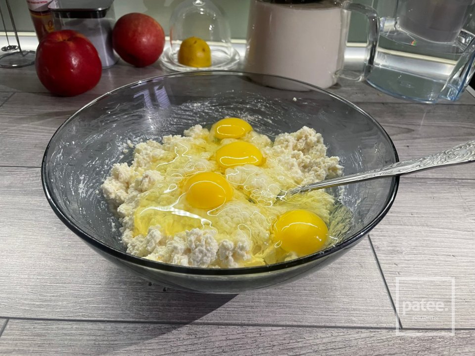 Яблочный пирог на творожном тесте - Шаг 3