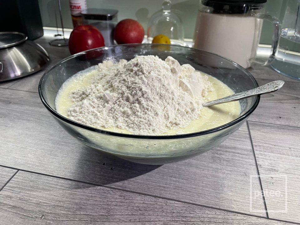 Яблочный пирог на творожном тесте - Шаг 4