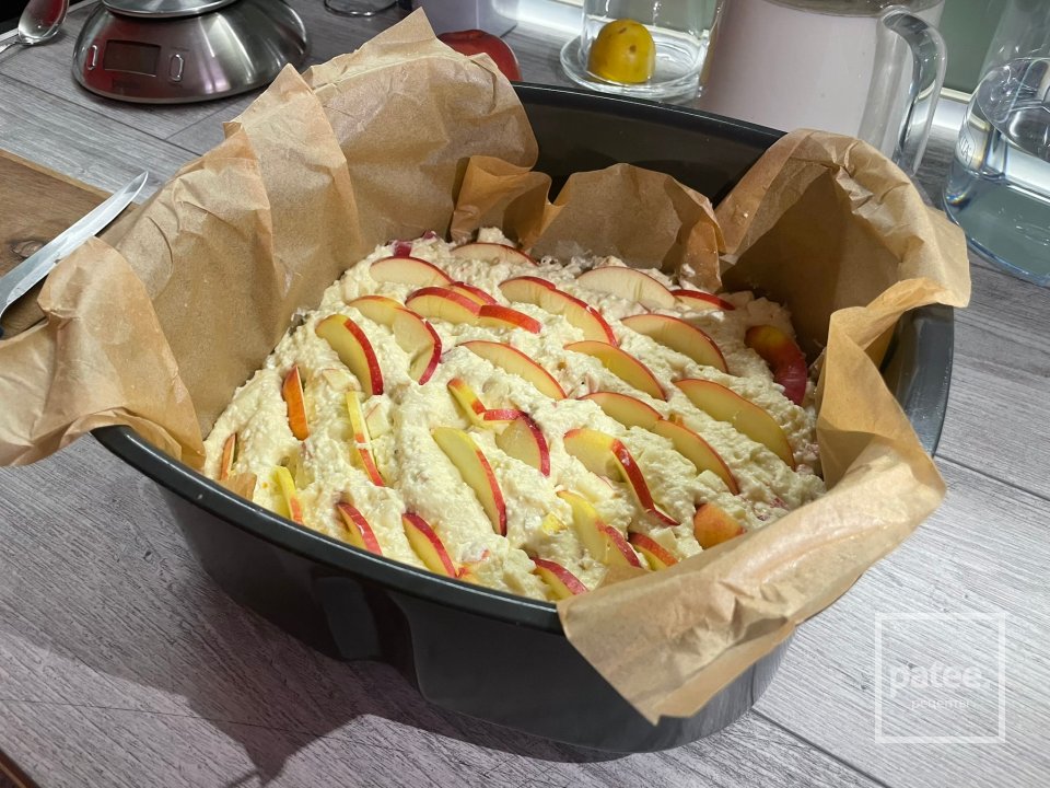 Яблочный пирог на творожном тесте - Шаг 10