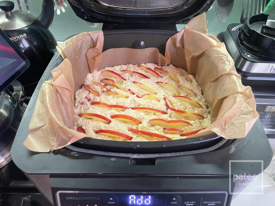 Яблочный пирог на творожном тесте - Шаг 11