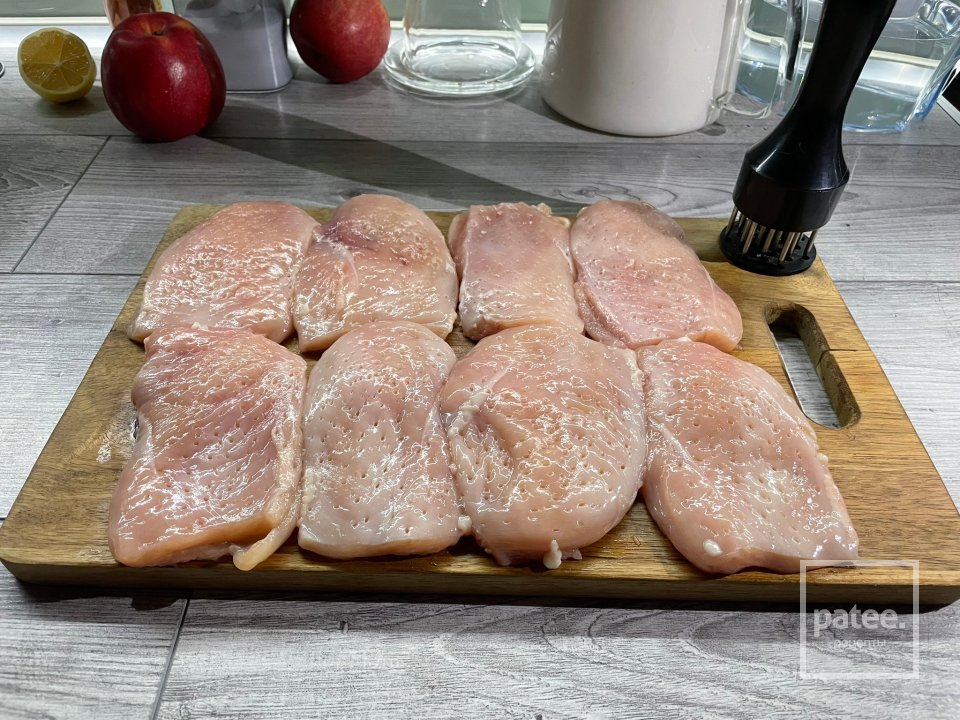 Куриное филе под "шубой" из овощей и сыра - Шаг 1