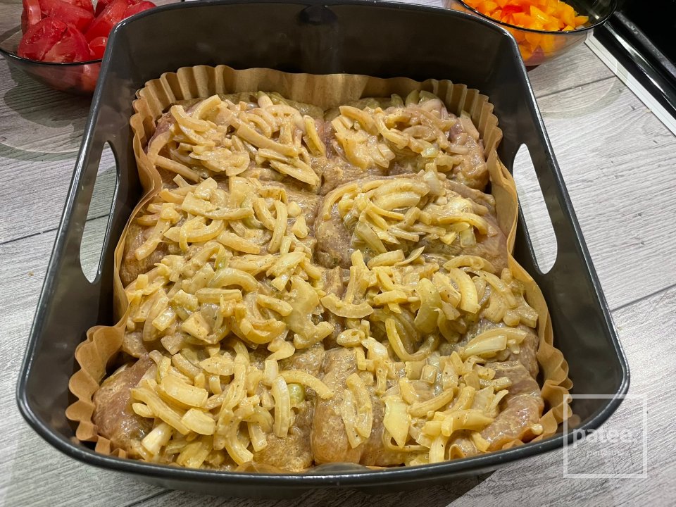 Куриное филе под "шубой" из овощей и сыра - Шаг 10