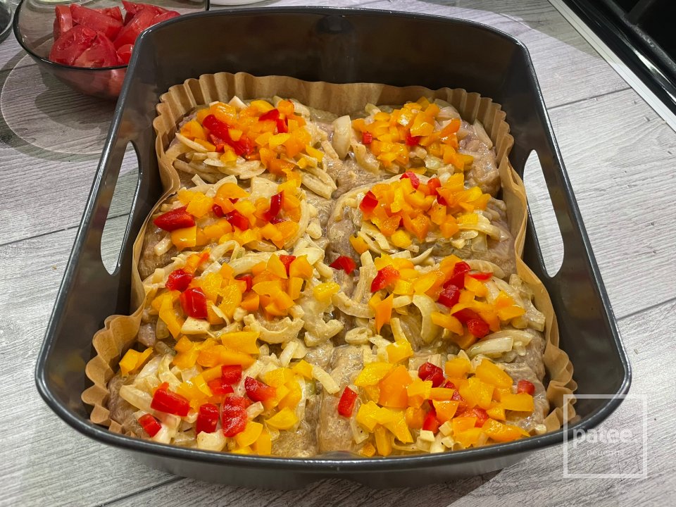 Куриное филе под "шубой" из овощей и сыра - Шаг 11