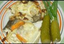 Пикша со сметанным соусом в духовке