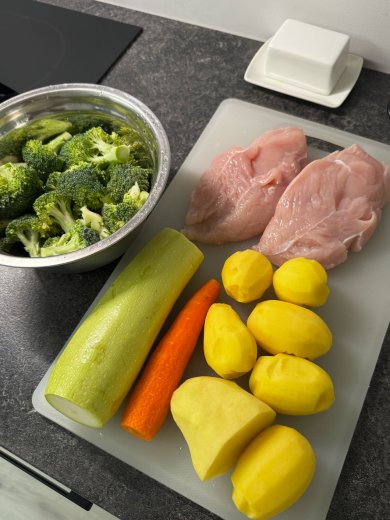 Запеченный картофель с мясом и овощами в рукаве - Шаг 1