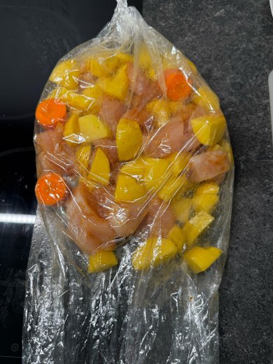 Запеченный картофель с мясом и овощами в рукаве - Шаг 4