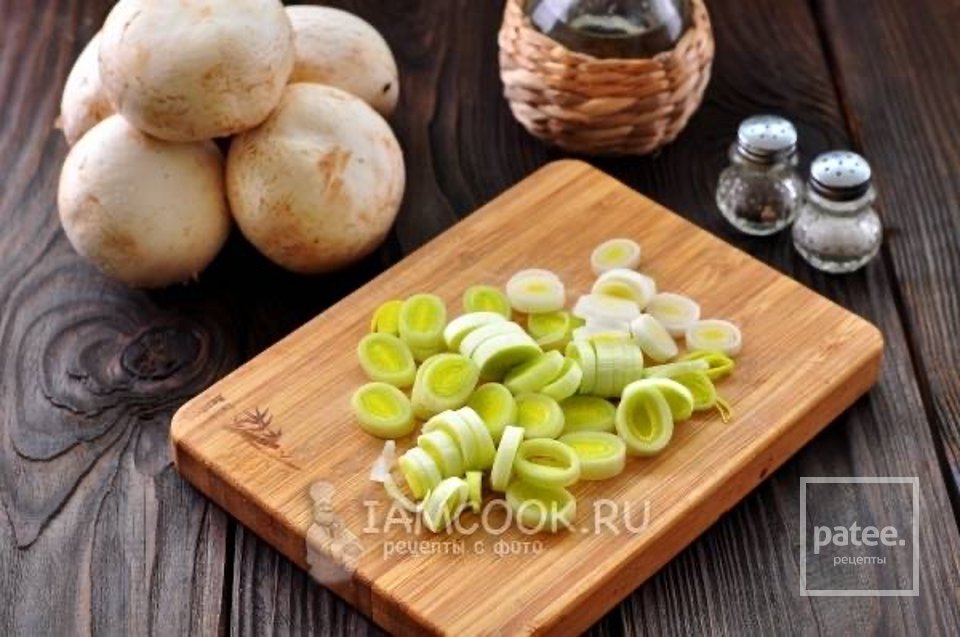 Сливочный суп с грибами и плавленным сыром 🍲 - Шаг 2