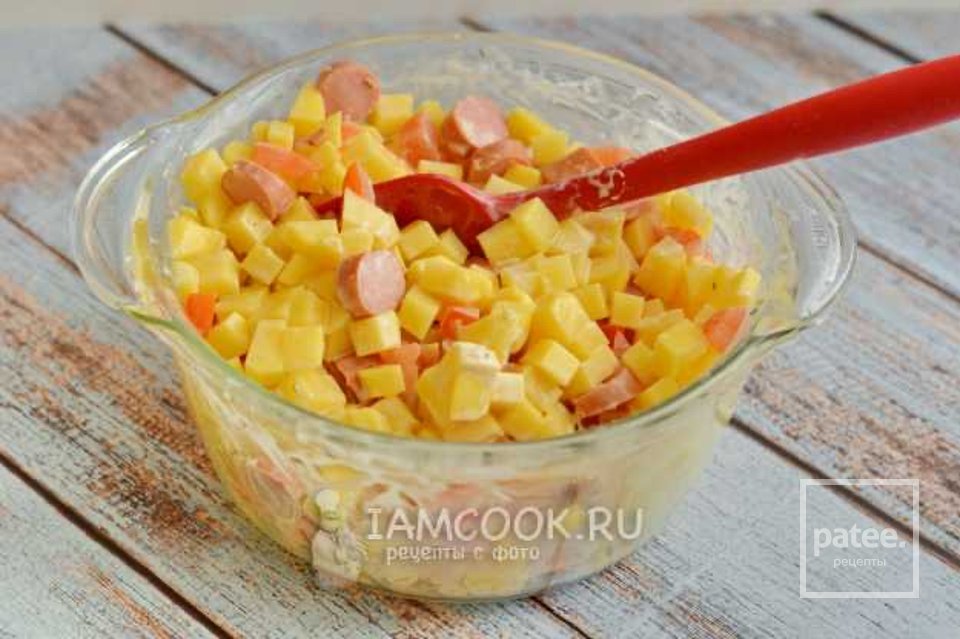 Запеченная картошка с сосисками, помидорами и сыром 🥔 - Шаг 6