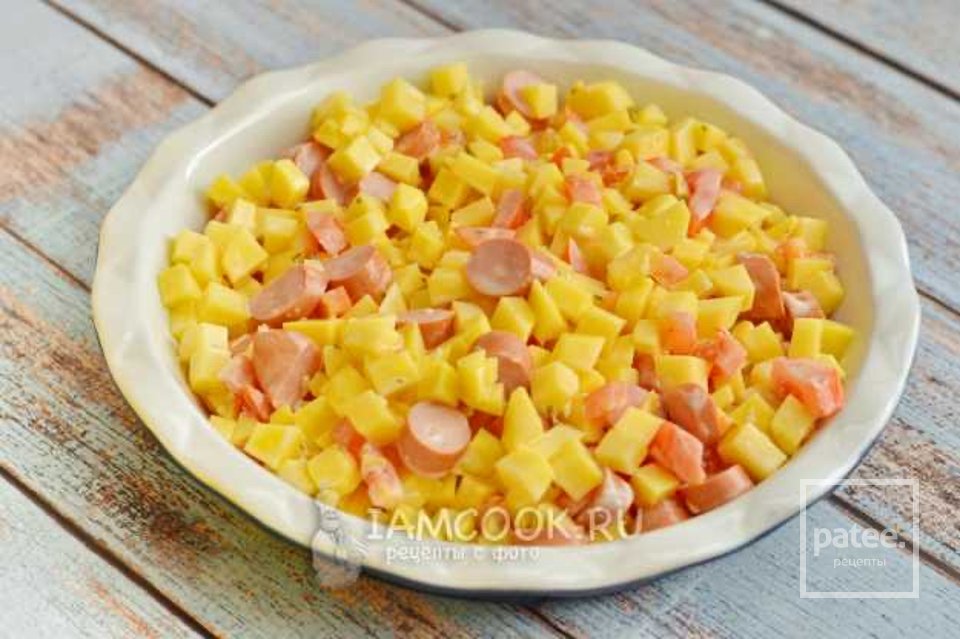 Запеченная картошка с сосисками, помидорами и сыром 🥔 - Шаг 7