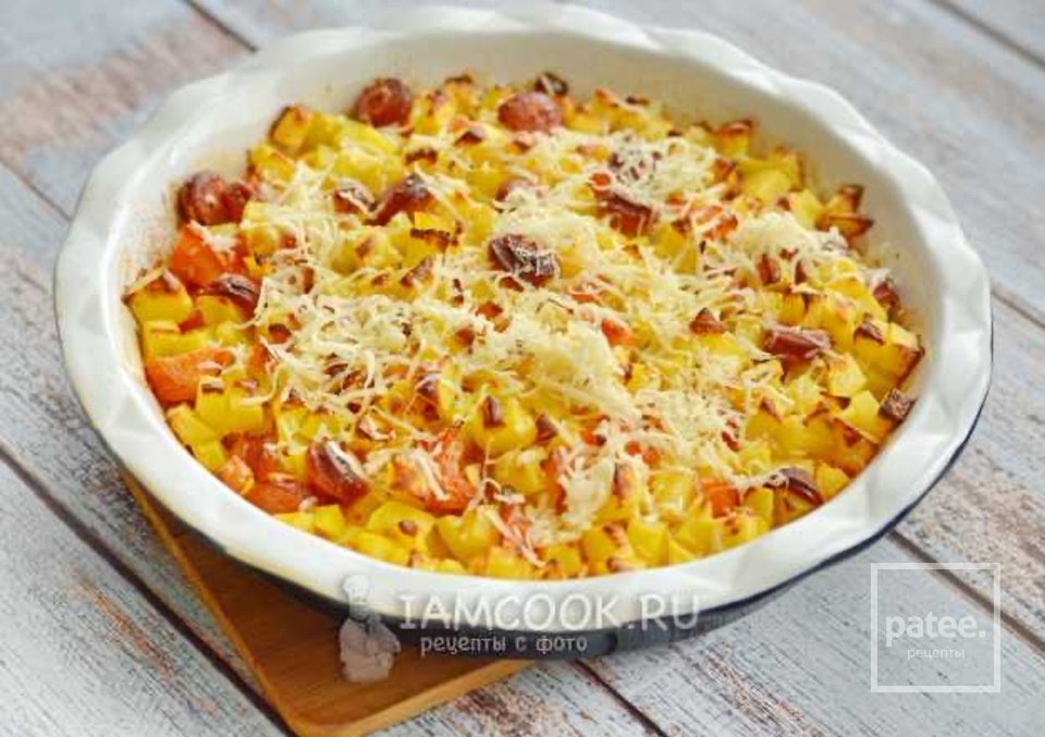 Запеченная картошка с сосисками, помидорами и сыром 🥔 - Шаг 8