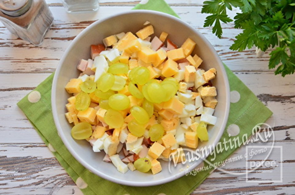 Салат «Мадам Кураж» с курицей и виноградом 🥗 - Шаг 5