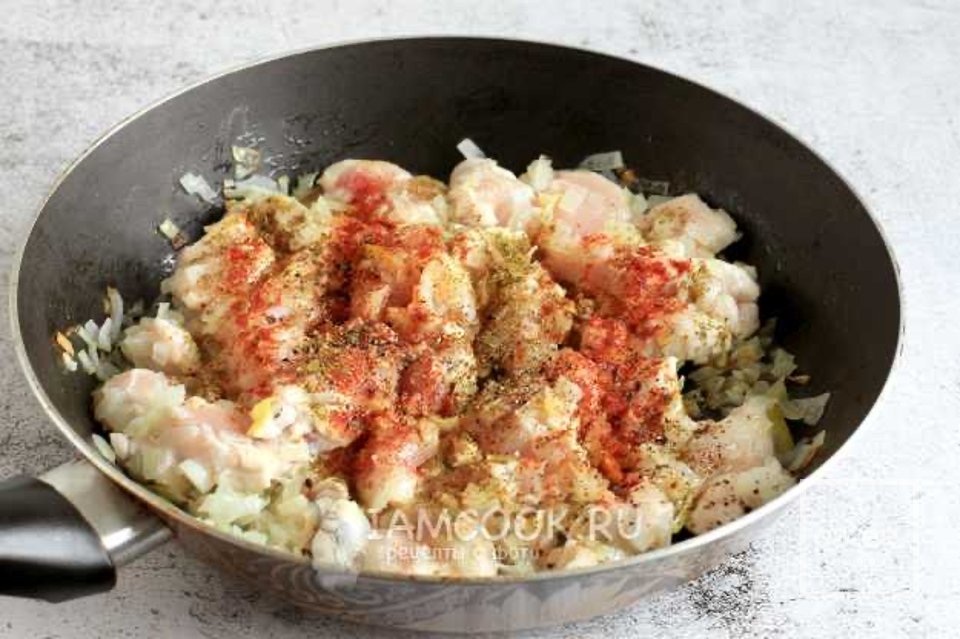 Тушеное куриное филе с сыром фета 🍗 - Шаг 4