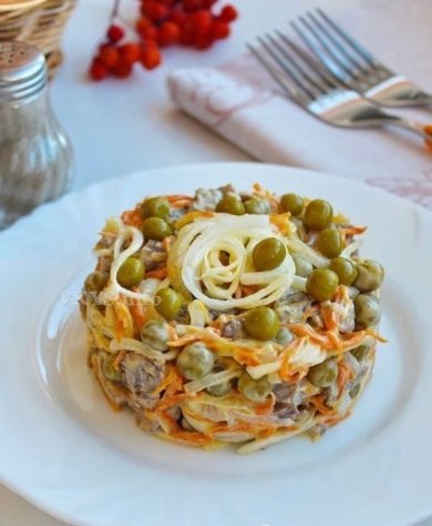 Салат «Наслаждение» с мясом и маринованным луком 🥗 - Шаг 1