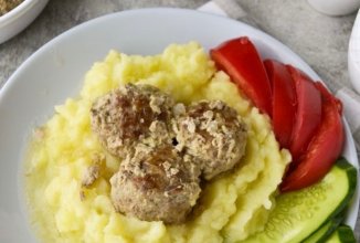 Картофельное пюре с фрикадельками 👍🏼