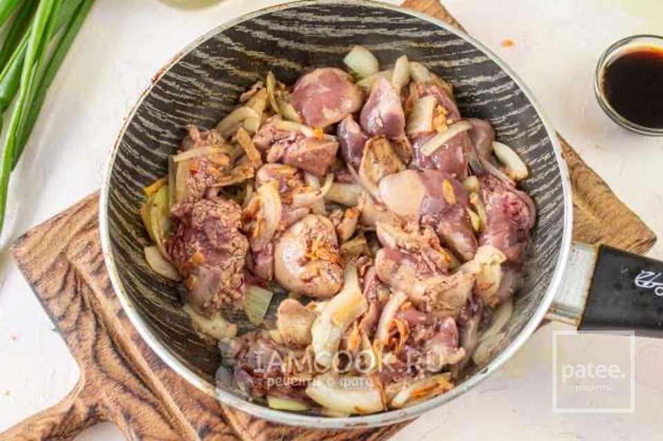 Куриная печень с рисом на сковороде👍🏼 - Шаг 4