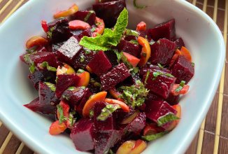 Свекольный салат из трёх ингредиентов.