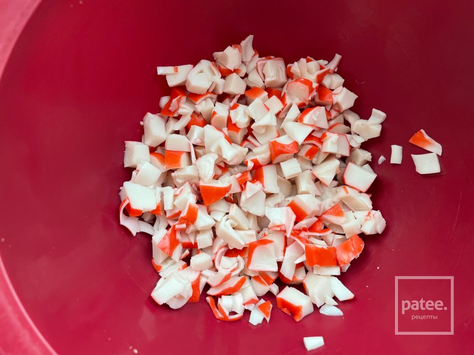 Традиционный «крабовый» салат. - Шаг 1