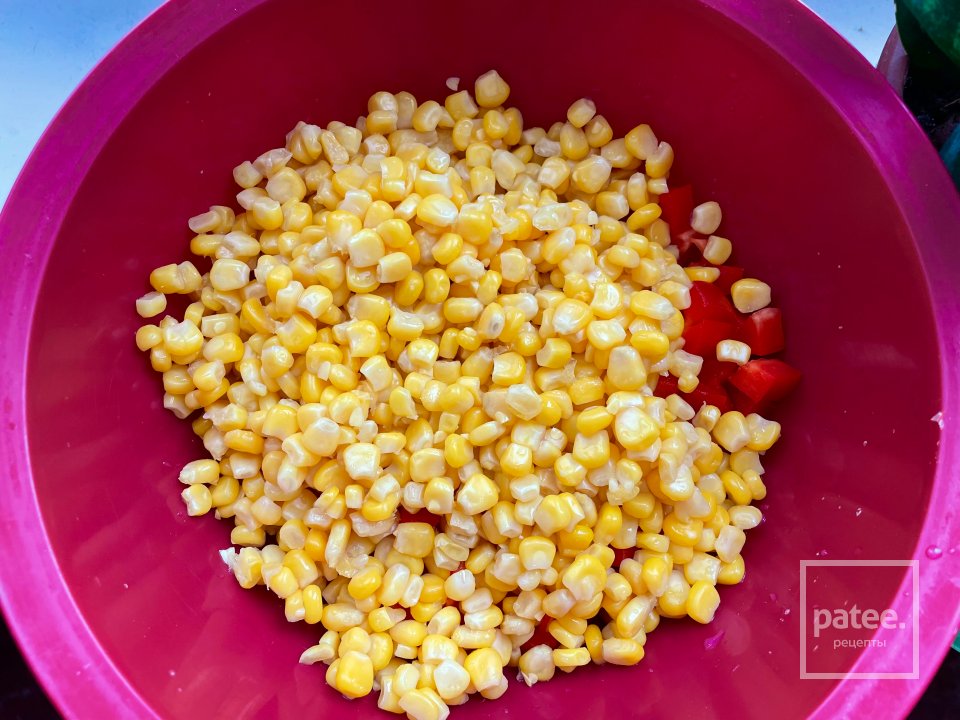 Традиционный «крабовый» салат. - Шаг 3