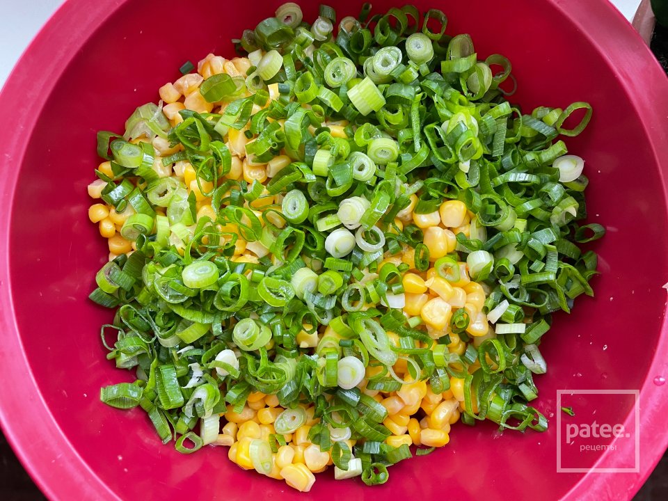 Традиционный «крабовый» салат. - Шаг 4