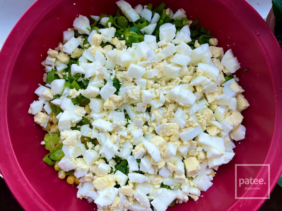 Традиционный «крабовый» салат. - Шаг 5