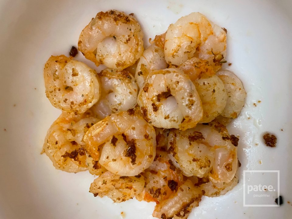 Салат с креветками и питахайей. - Шаг 1