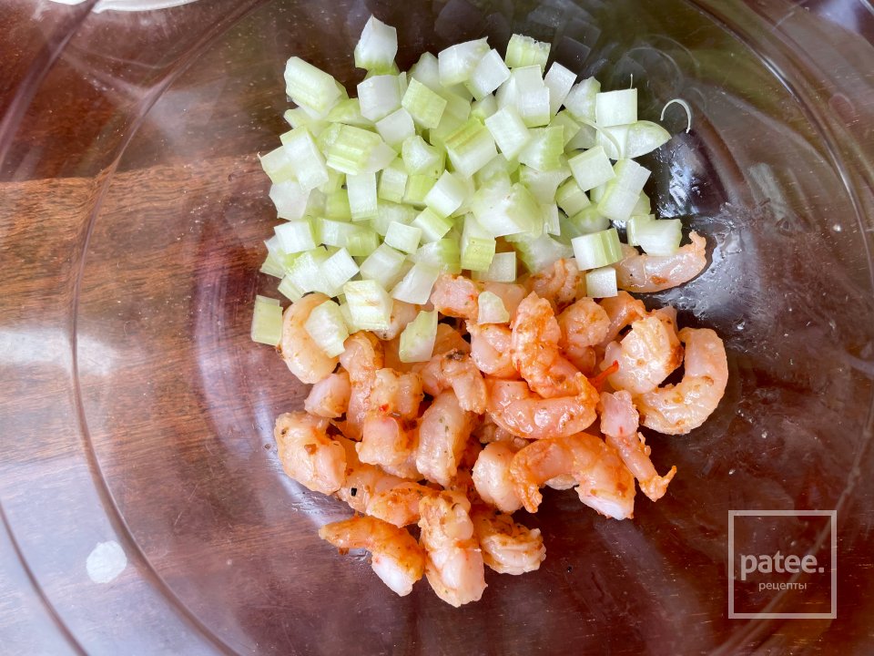 Салат с креветками и питахайей. - Шаг 3